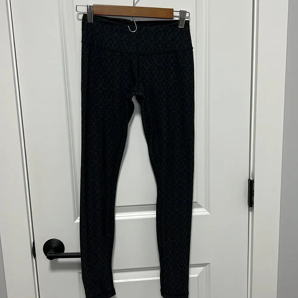 prAna || Misty Yoga Leggings Textured Black Gray Jacquard sizXS Athletic Scrunch